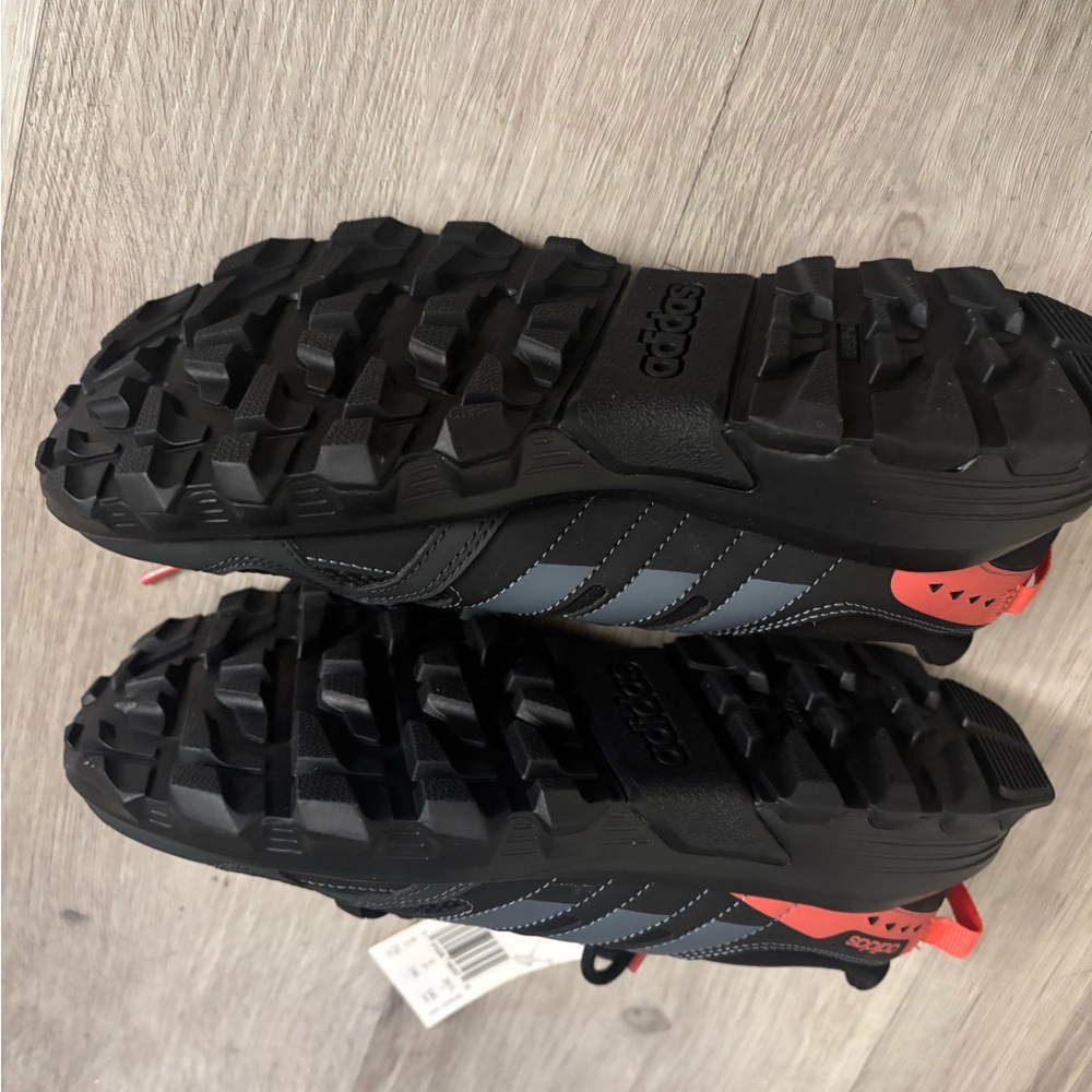 NWT adidas women’s 7.5 Black and Red Rockadia Trail-runner hiker Sneakers - Picture 4 of 4